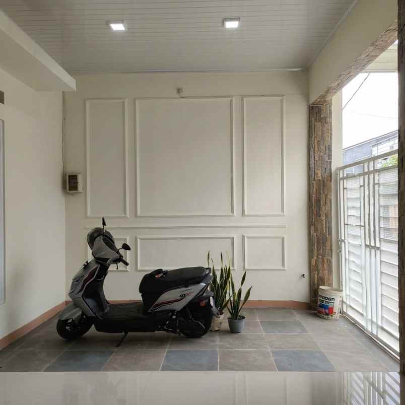 dijual rumah sarirogo
