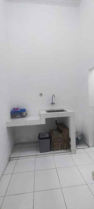 dijual rumah sarirogo