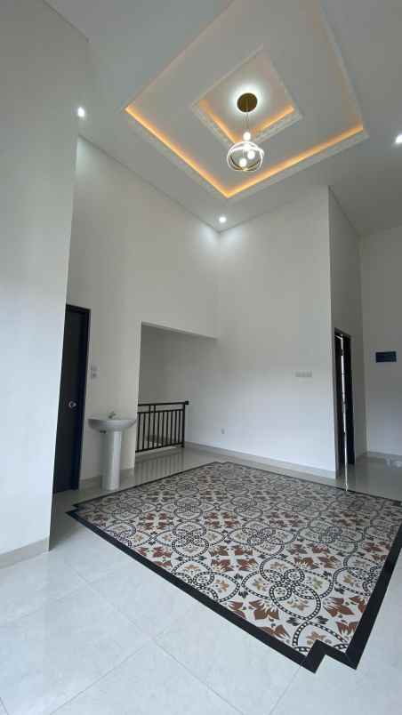dijual rumah sarua