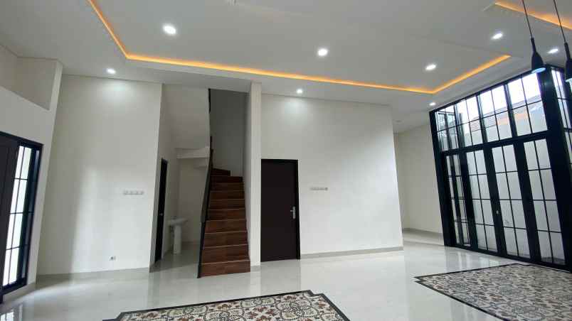dijual rumah sarua