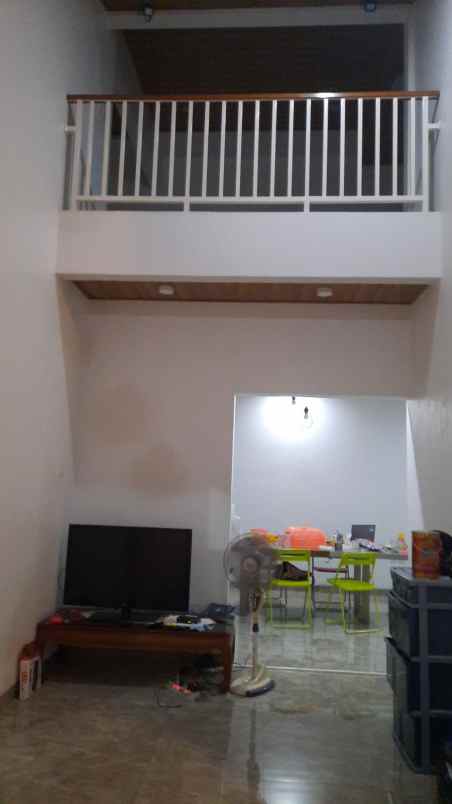 dijual rumah sawah lama