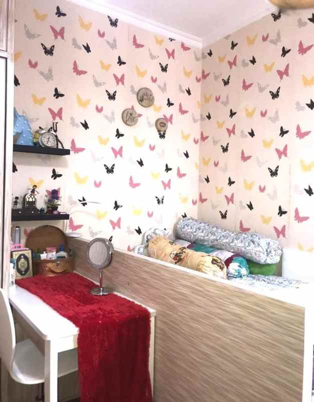 dijual rumah serua indah