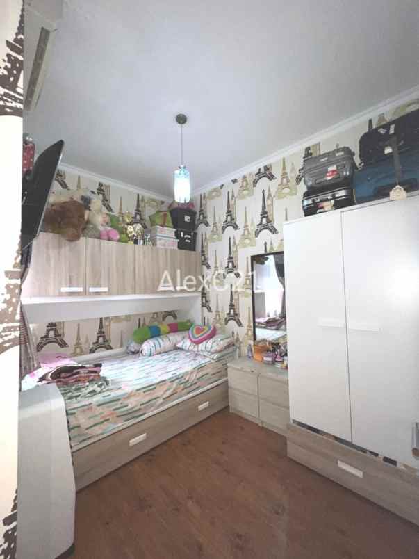 dijual rumah serua indah