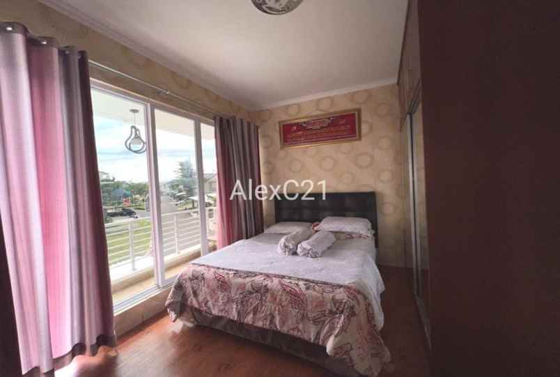 dijual rumah serua indah