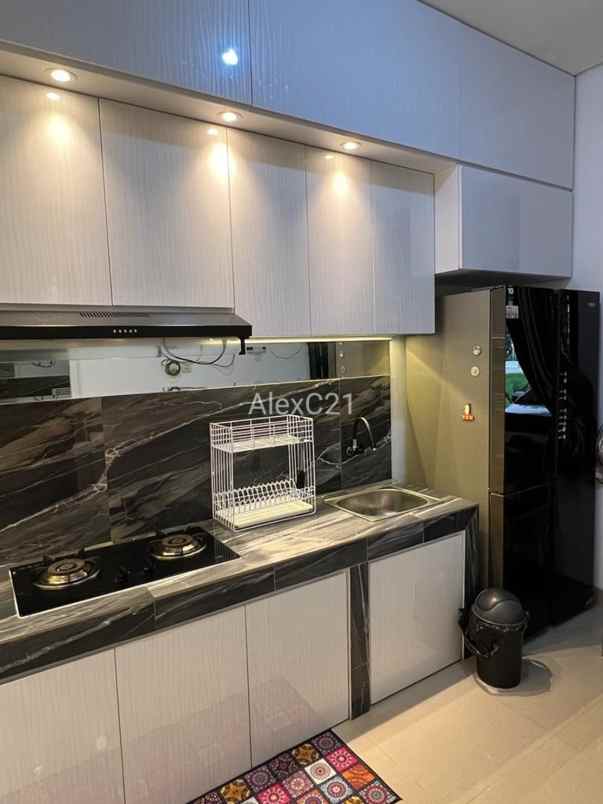 dijual rumah serua indah