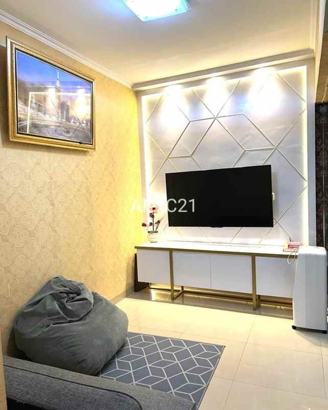 dijual rumah serua indah