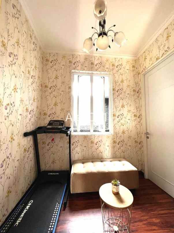 dijual rumah serua indah