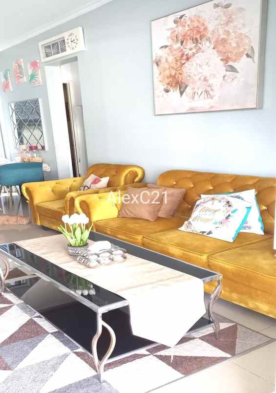 dijual rumah serua indah