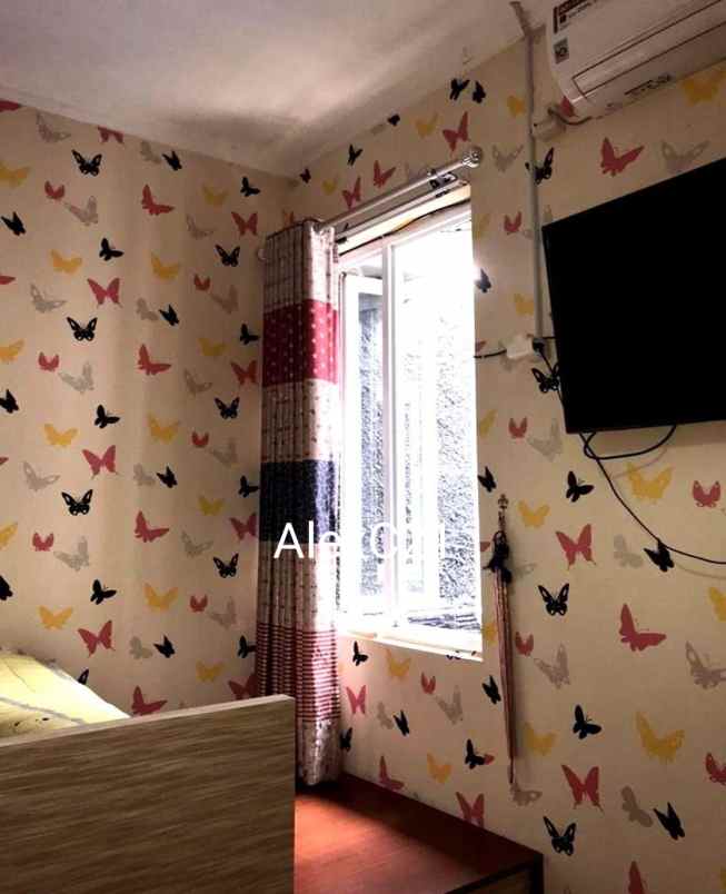 dijual rumah serua indah