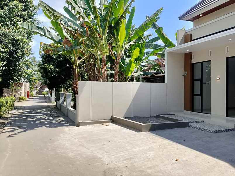 dijual rumah smkn 1 seyegan