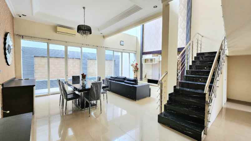 dijual rumah south emerald mansion