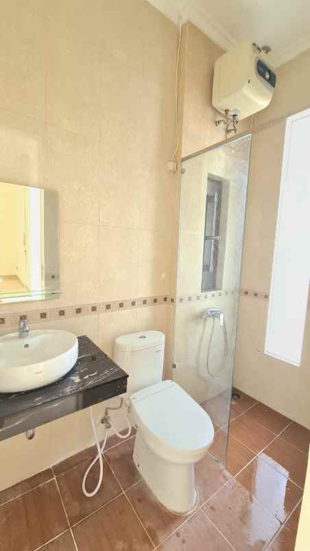 dijual rumah south emerald mansion