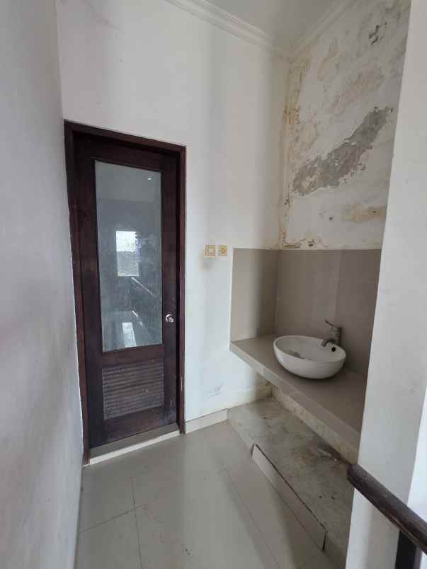 dijual rumah strategis di tengah kota denpasar