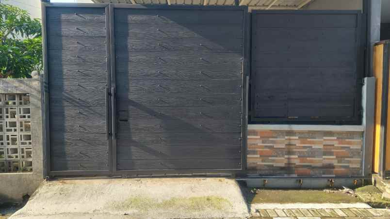 dijual rumah sukolilo regency