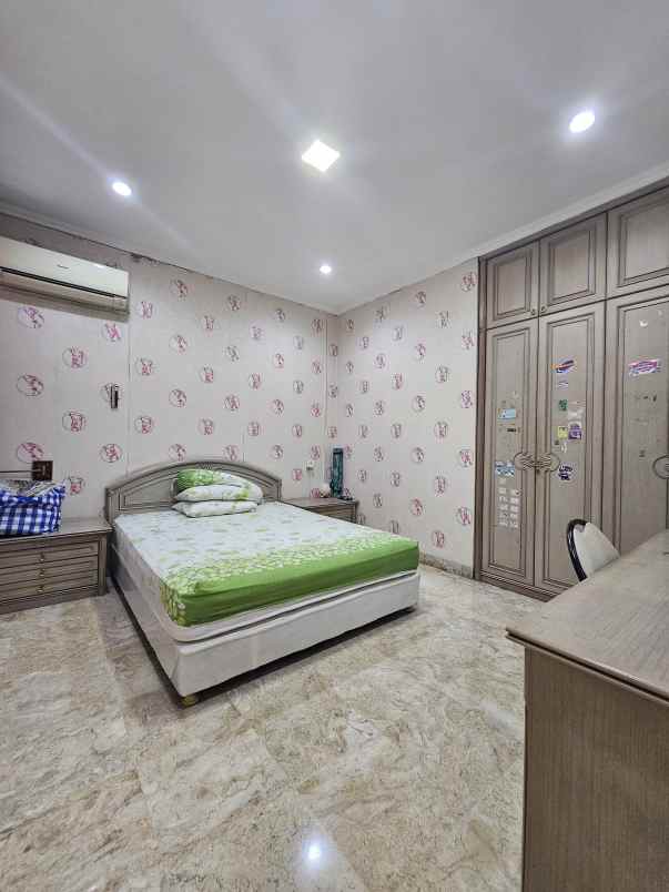 dijual rumah tanjung barat