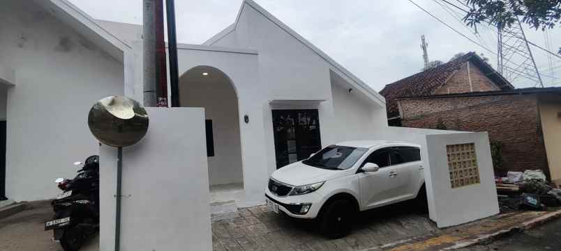 dijual rumah tembalang
