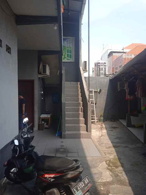 dijual rumah tenggilis mejoyo