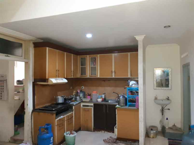 dijual rumah tenggilis mejoyo