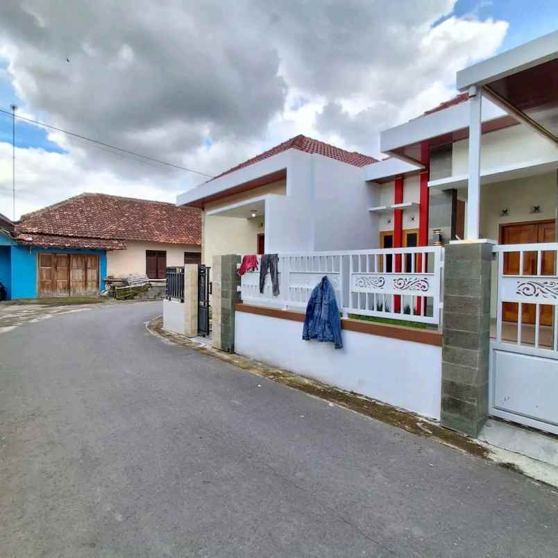 dijual rumah tirtomartani