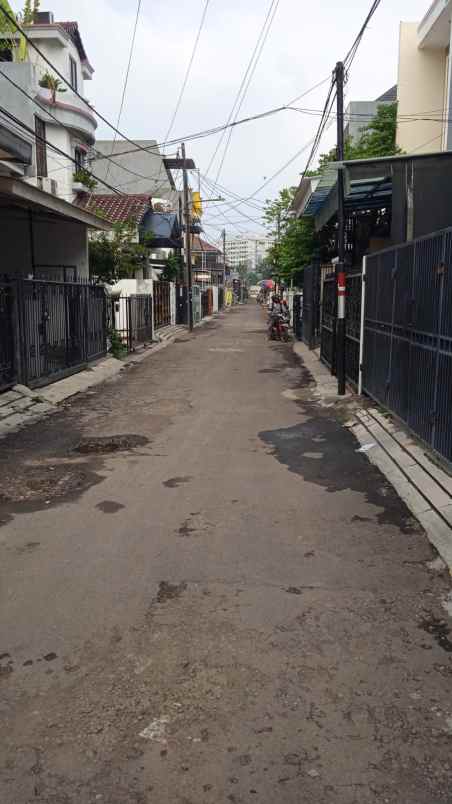 dijual rumah tua hitung tanah kelapa gading