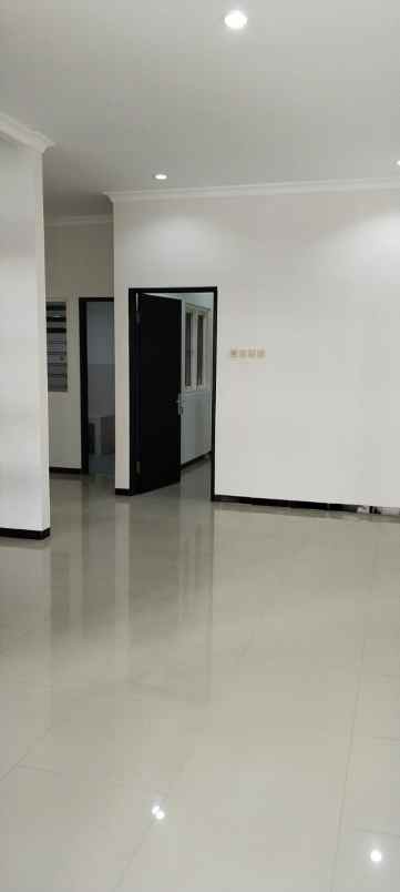 dijual rumah urban mansion