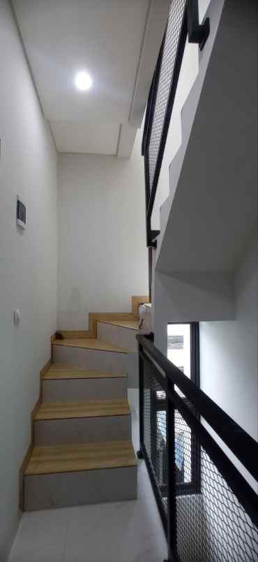 dijual rumah utan kayu