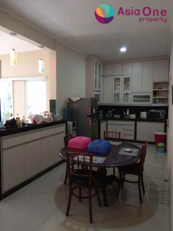 dijual rumah villa melati mas