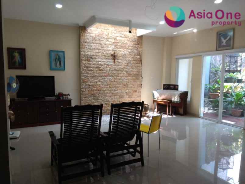 dijual rumah villa melati mas