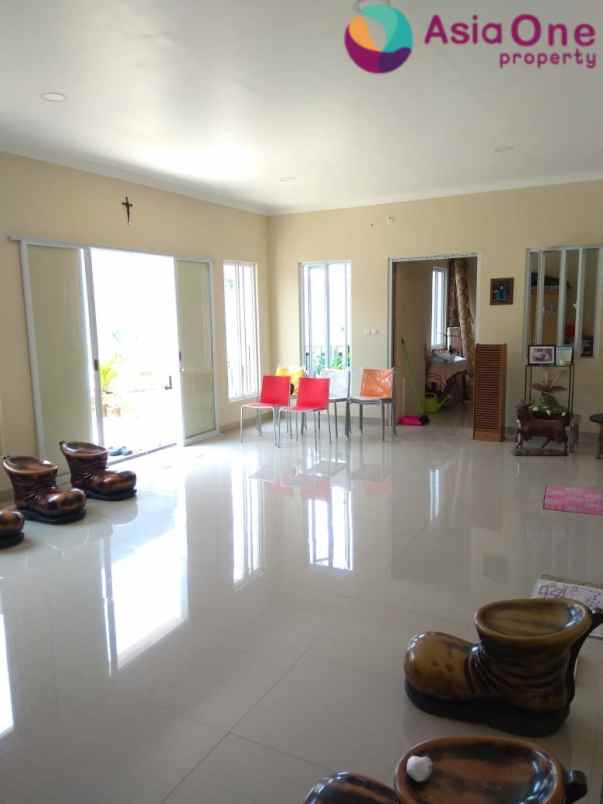 dijual rumah villa melati mas