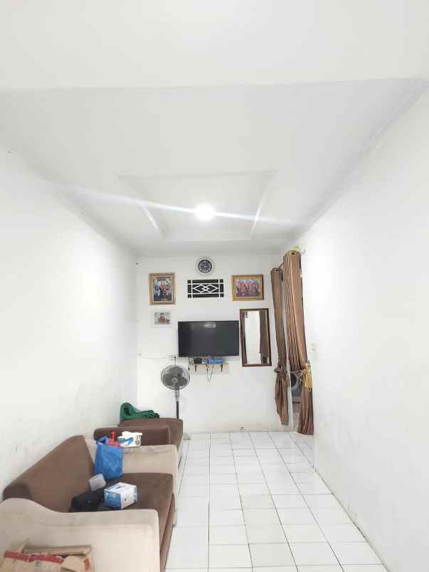 dijual rumah villa mutiara gading 2