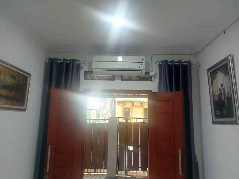 dijual rumah villa mutiara gading 2