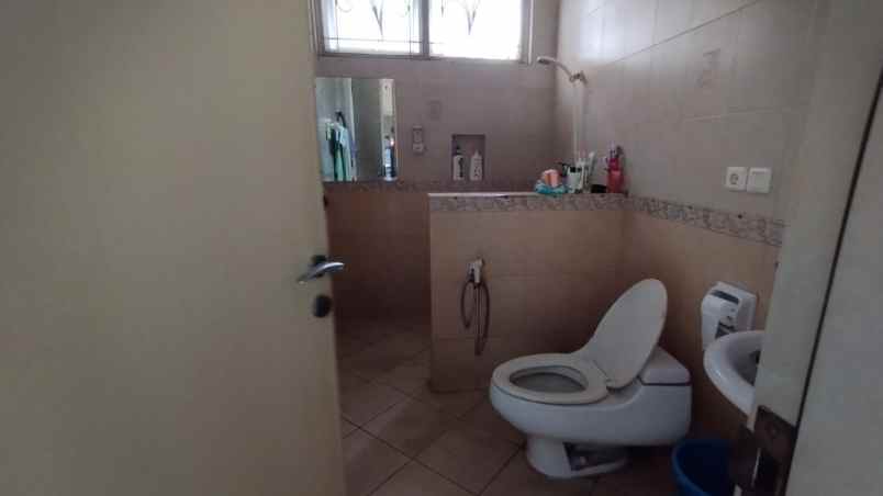 dijual rumah villa permata gading