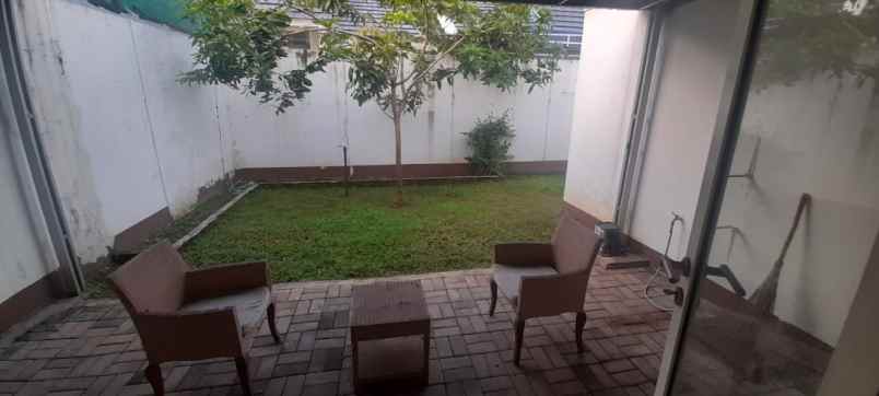 dijual rumah wanakerta