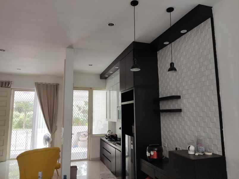 dijual rumah wisata semanggi