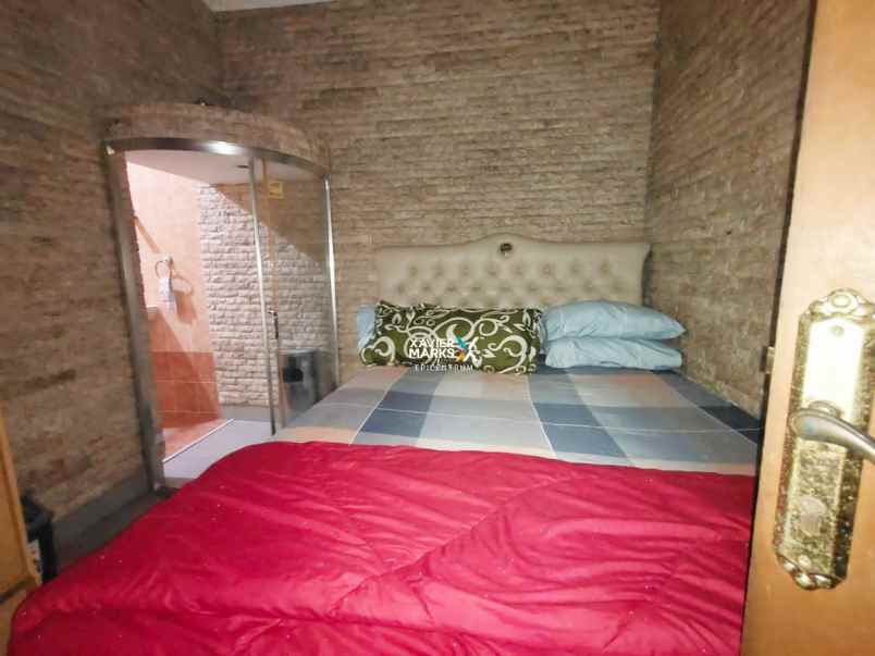 dijual rumah wisma lidah kulon