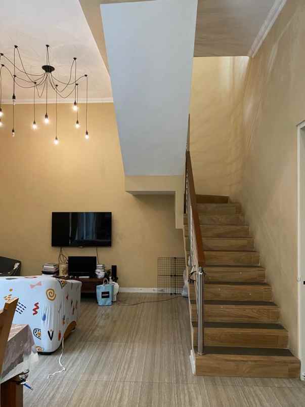 dijual rumah wisma permai