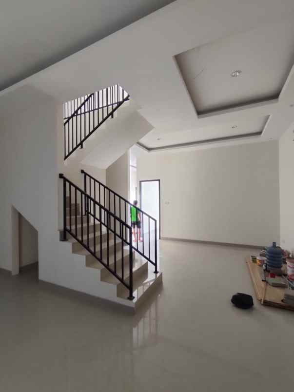 dijual smart home di rungkut asri tengah