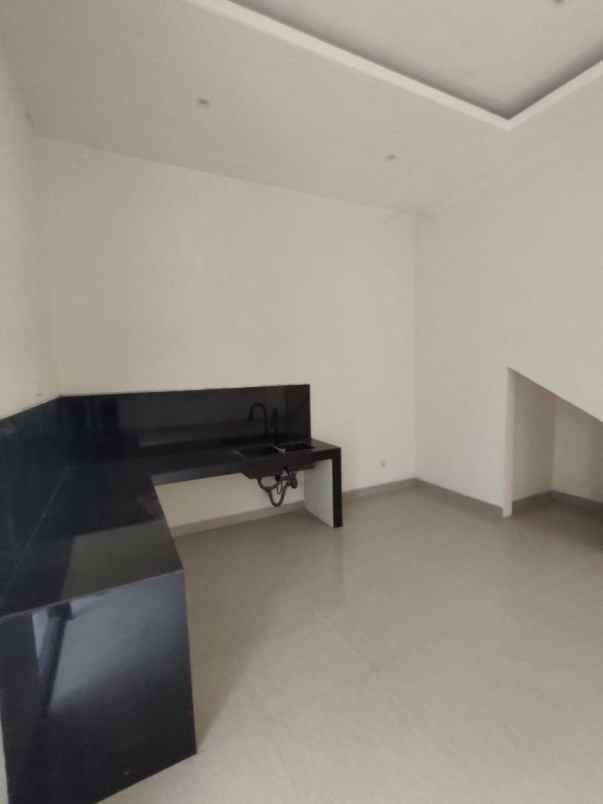 dijual smart home di rungkut asri tengah