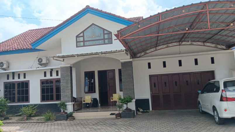 dijual villa hajimena