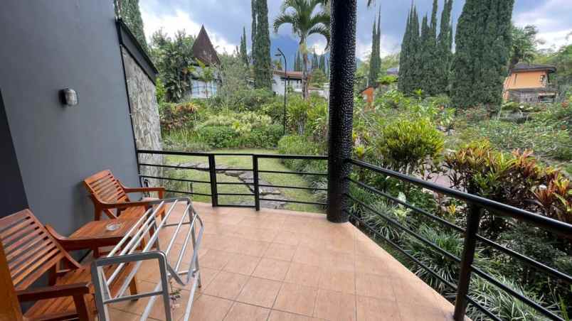 dijual villa klub bunga batu