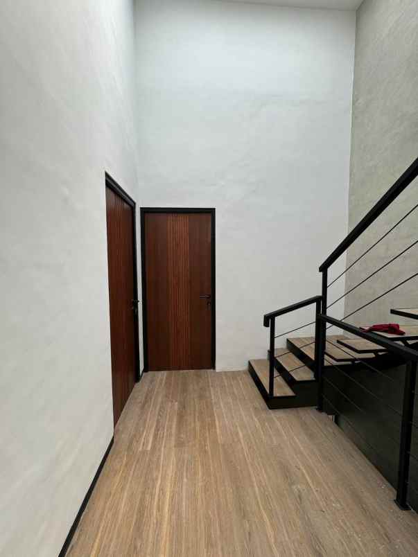 dijual villa mewah dekat hotel amarta hills batu