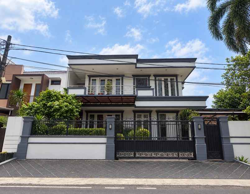 dijul rumah hook dekat mall di pondok indah