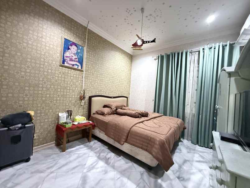 dijul rumah hook dekat mall di pondok indah