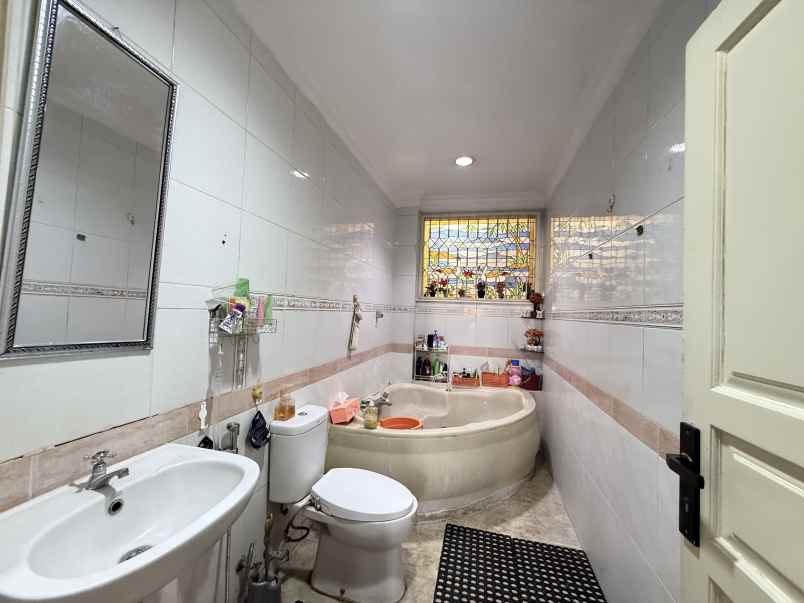 dijul rumah hook dekat mall di pondok indah