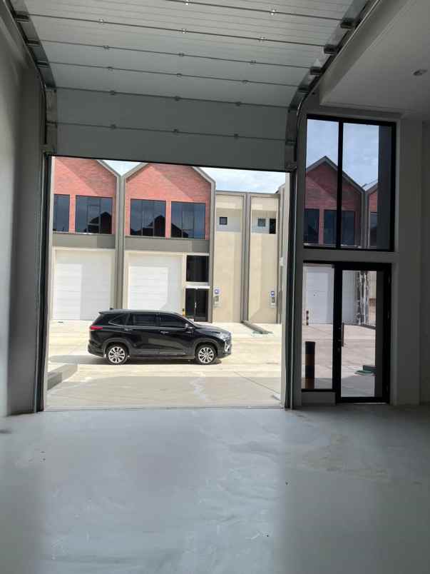 disewakan gudang multiguna 2 lantai di bizpark pik2