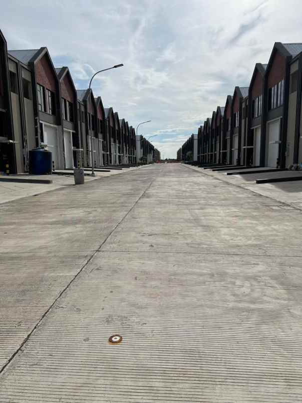 disewakan gudang multiguna 2 lantai di bizpark pik2