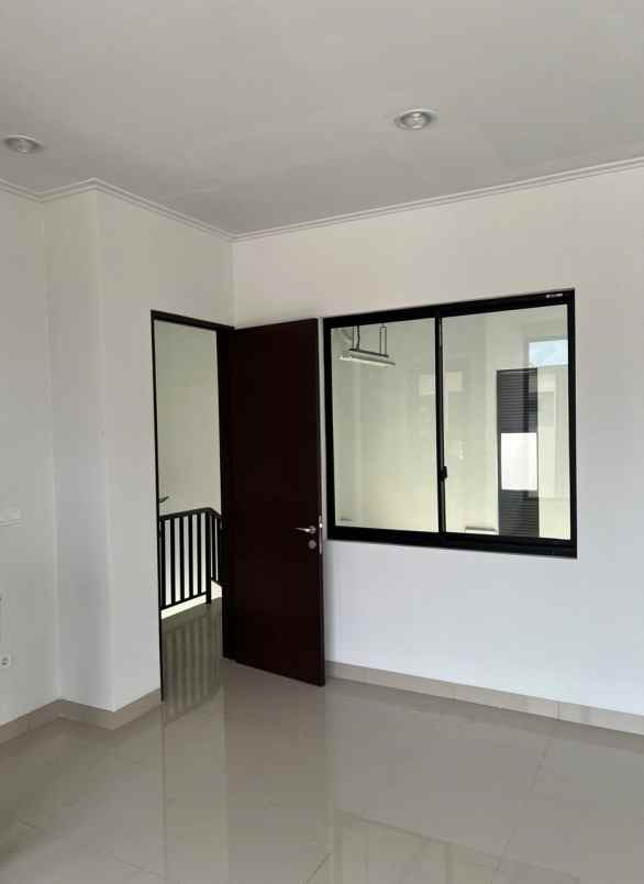 disewakan gudang multiguna 2 lantai di bizpark pik2