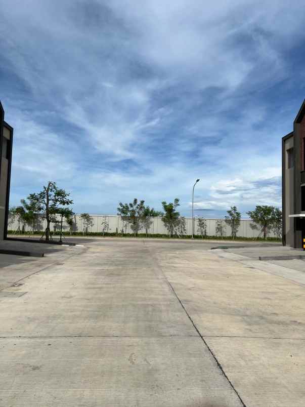 disewakan gudang multiguna 2 lantai di bizpark pik2