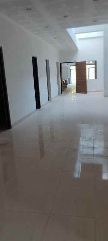 disewakan ruko raya nginden surabaya timur 3 lantai