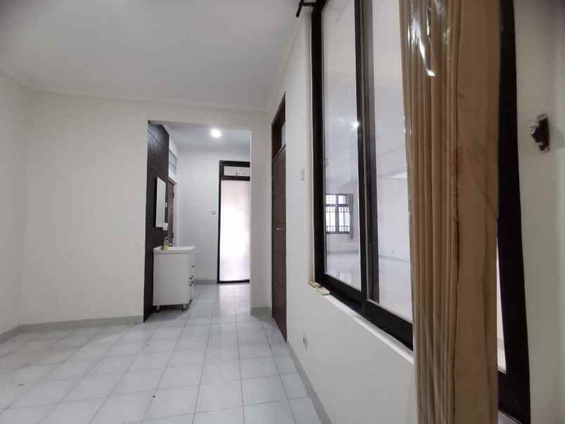 disewakan rumah 2 lantai siap huni di surabaya barat